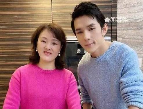 李佳琦回应妈妈直播带货-李佳琦的妈妈是做什么工作