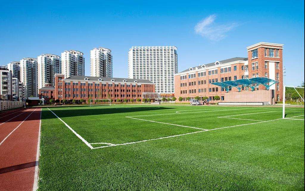 [绿色园圃小学资源网]绿色圃中心小学教育网
