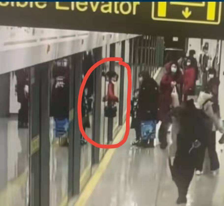 [上海地铁包被车门夹住]包被地铁门夹住了怎么办