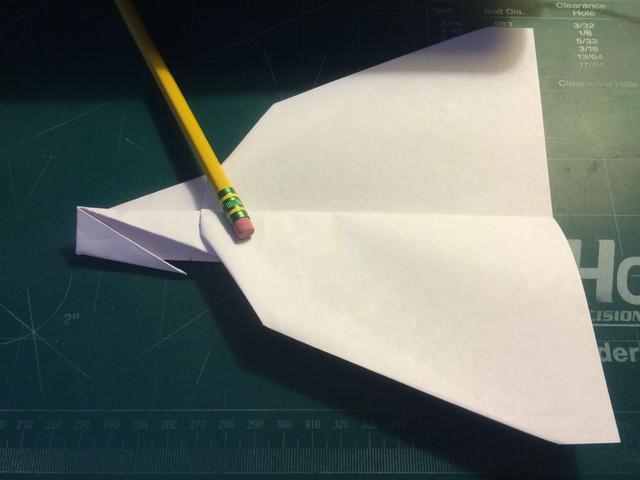 [纸飞机怎么折飞得远]圆筒纸飞机怎么折飞得远