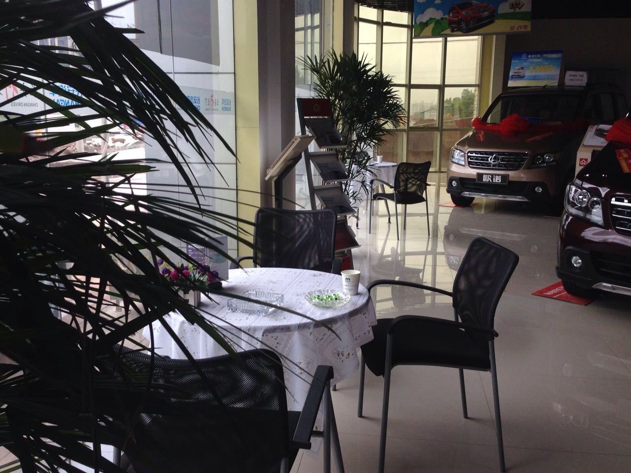 4s店明明有车为什么还要等-4s店明明有车为什么还要等一个月,对发动机会有影响吗