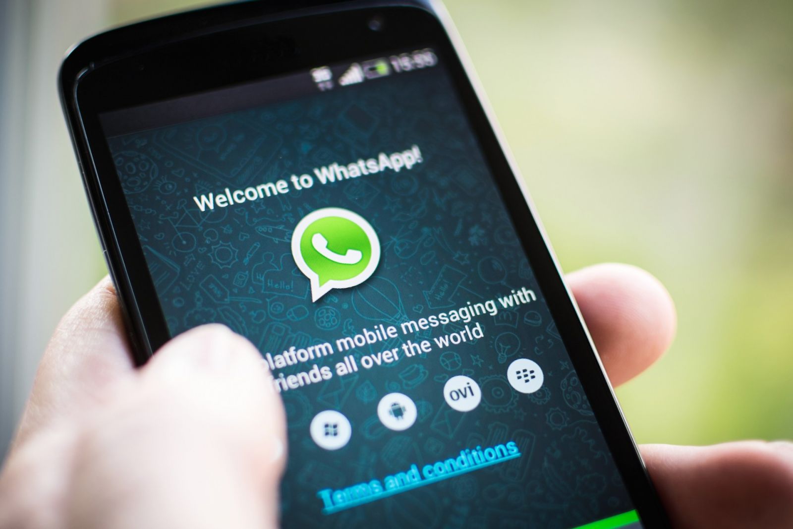 whatsapp一直检查新信息-whatsapp总是提示更新版本