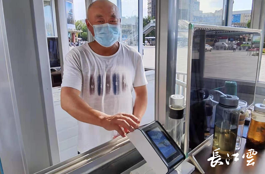 钱包哪里是放身份证的-钱包哪里是放身份证的呢