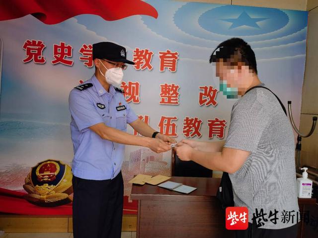 钱包哪里是放身份证的-钱包哪里是放身份证的呢