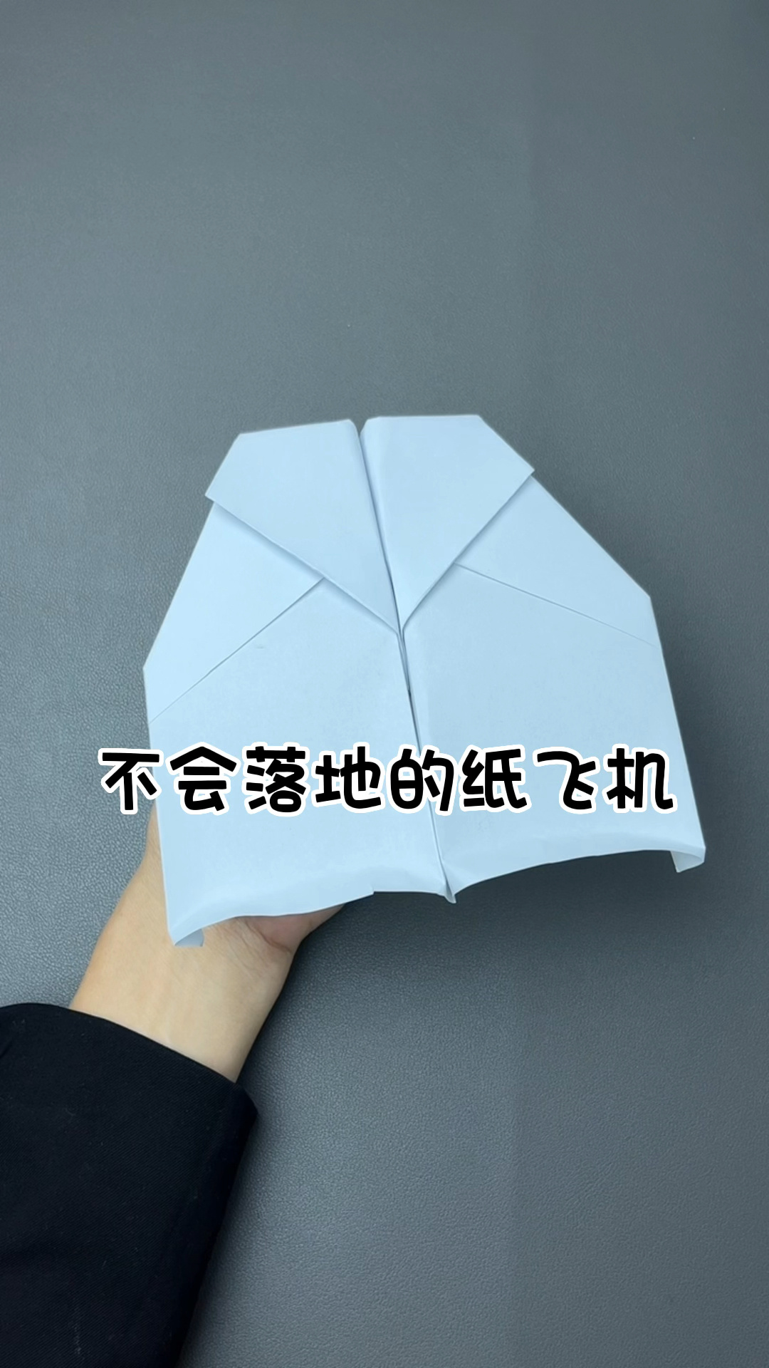 纸飞机logo的帽子,纸飞机标志的衣服是什么牌子