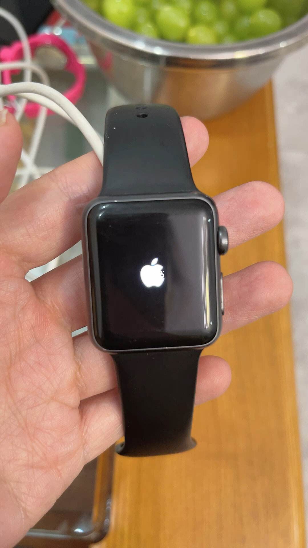 applewatch充电开不了机,apple watch充电后开不了机