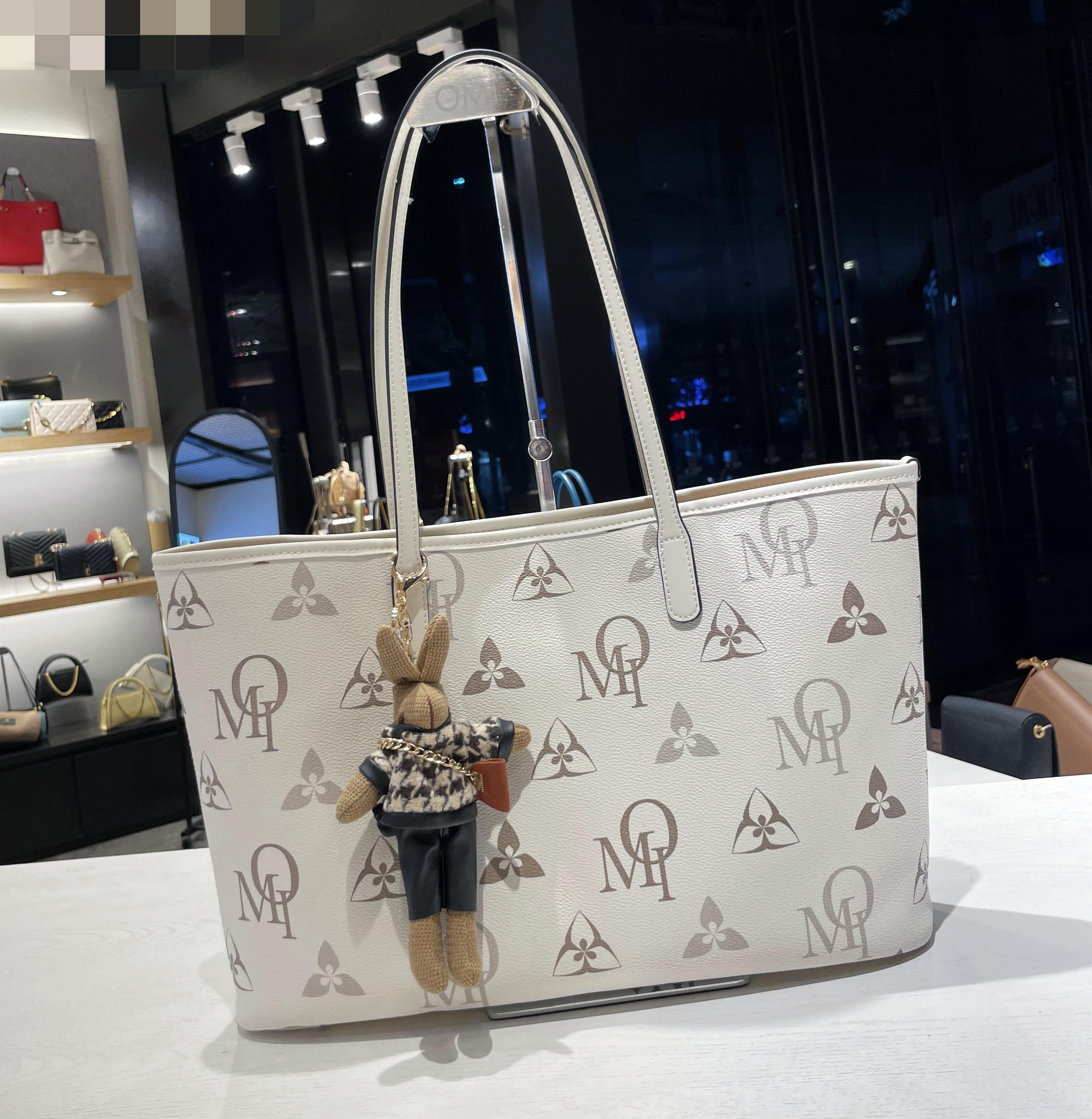 omi钱包属于什么档次的-miumiu包什么档次价位多少