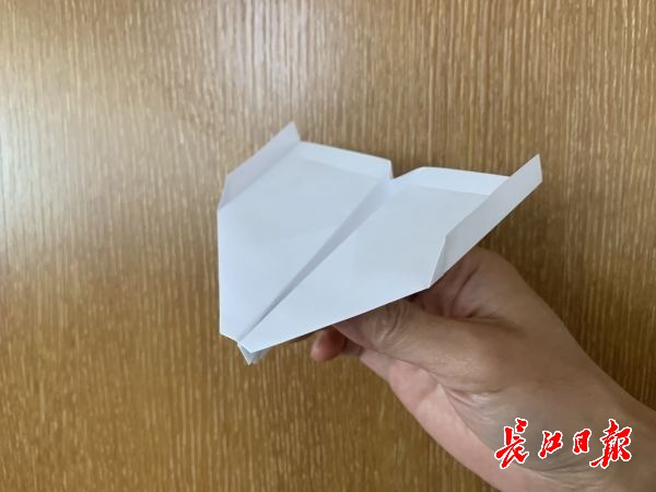 包含纸飞机批发厂家直播的词条