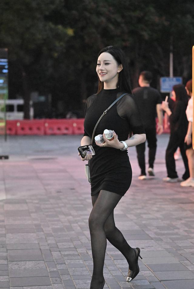 黑色丝袜官网-黑色丝袜带字母表示什么